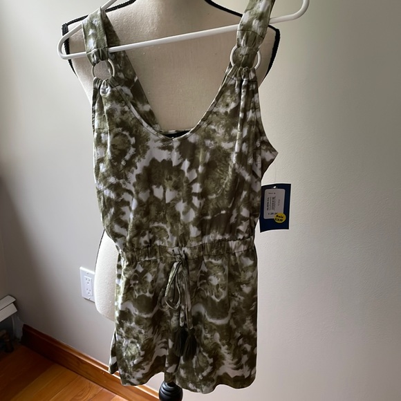 One-Piece Romper - Picture 1 of 7